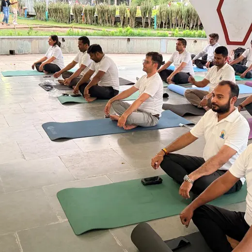 Group session in the park: seated breathing, June 2026